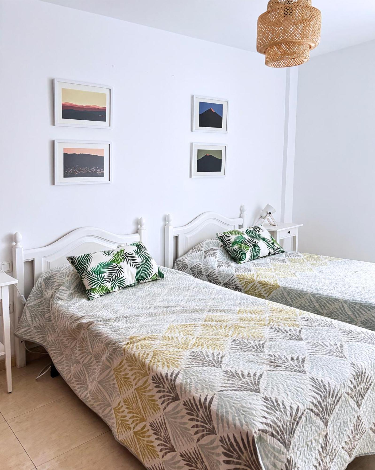 Luna De Lobos: Bright And Cozy In Bristol