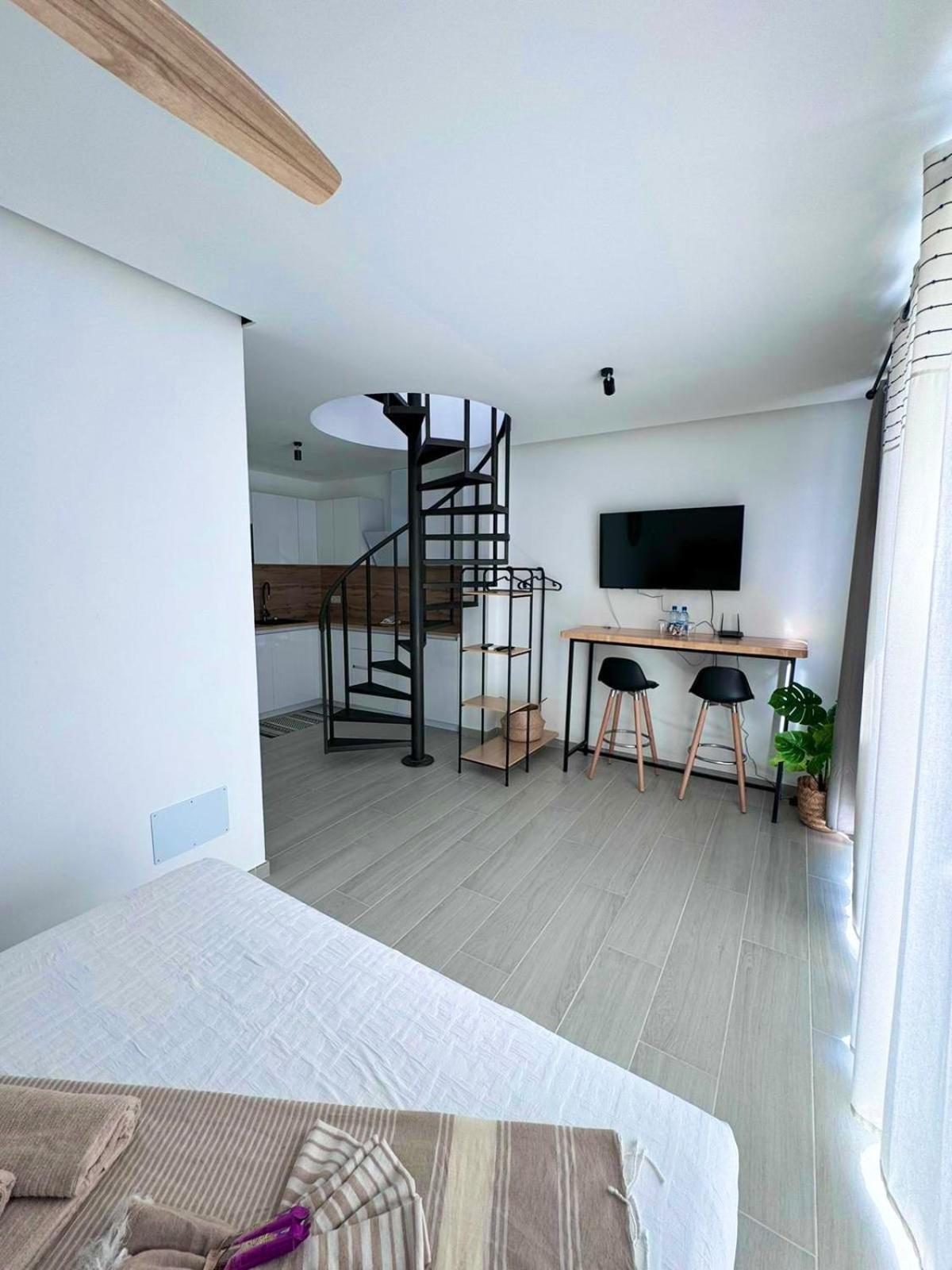 Coral Plaza Apartment *