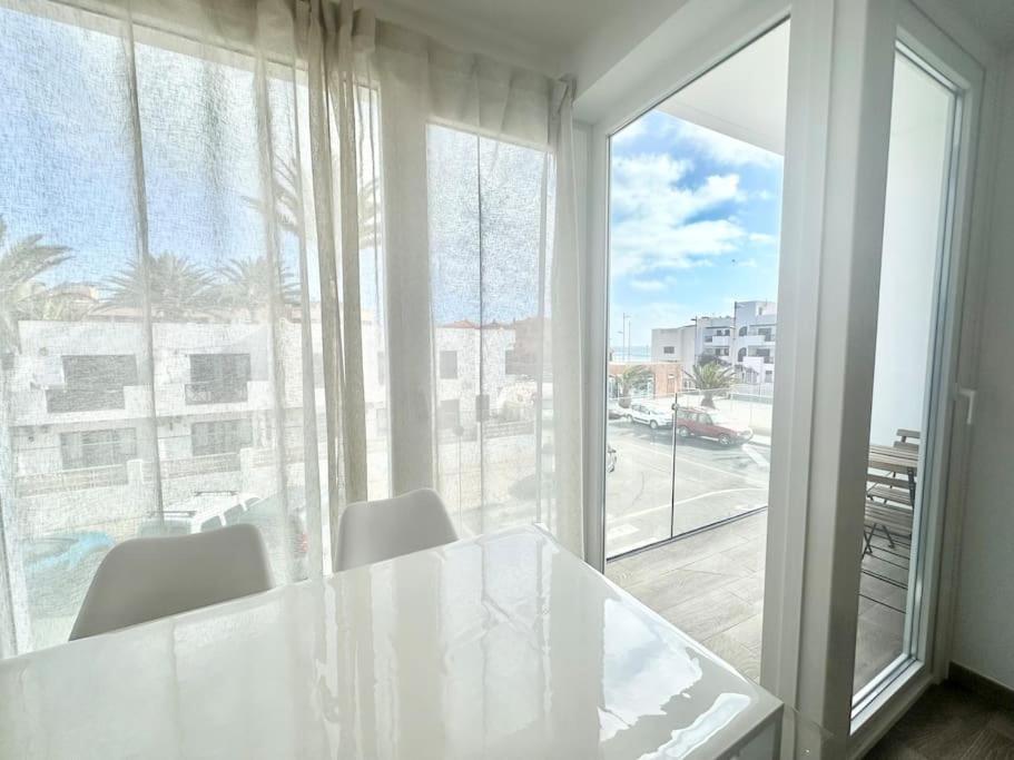 Apartment El Queque Sea View 2 Bedroom 2desks And Balcony Corralejo