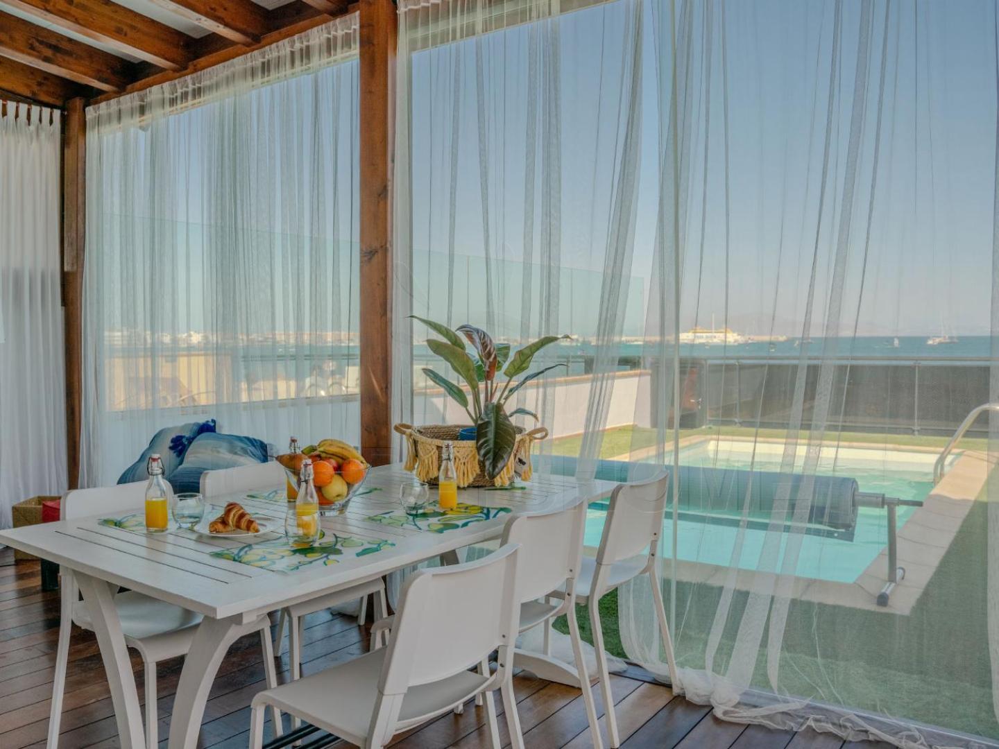Oasis Beachfront By Holidays Pousada
