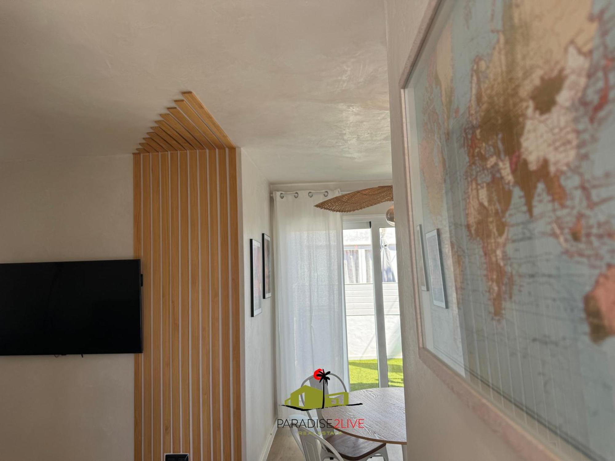 Urban Apartment *
