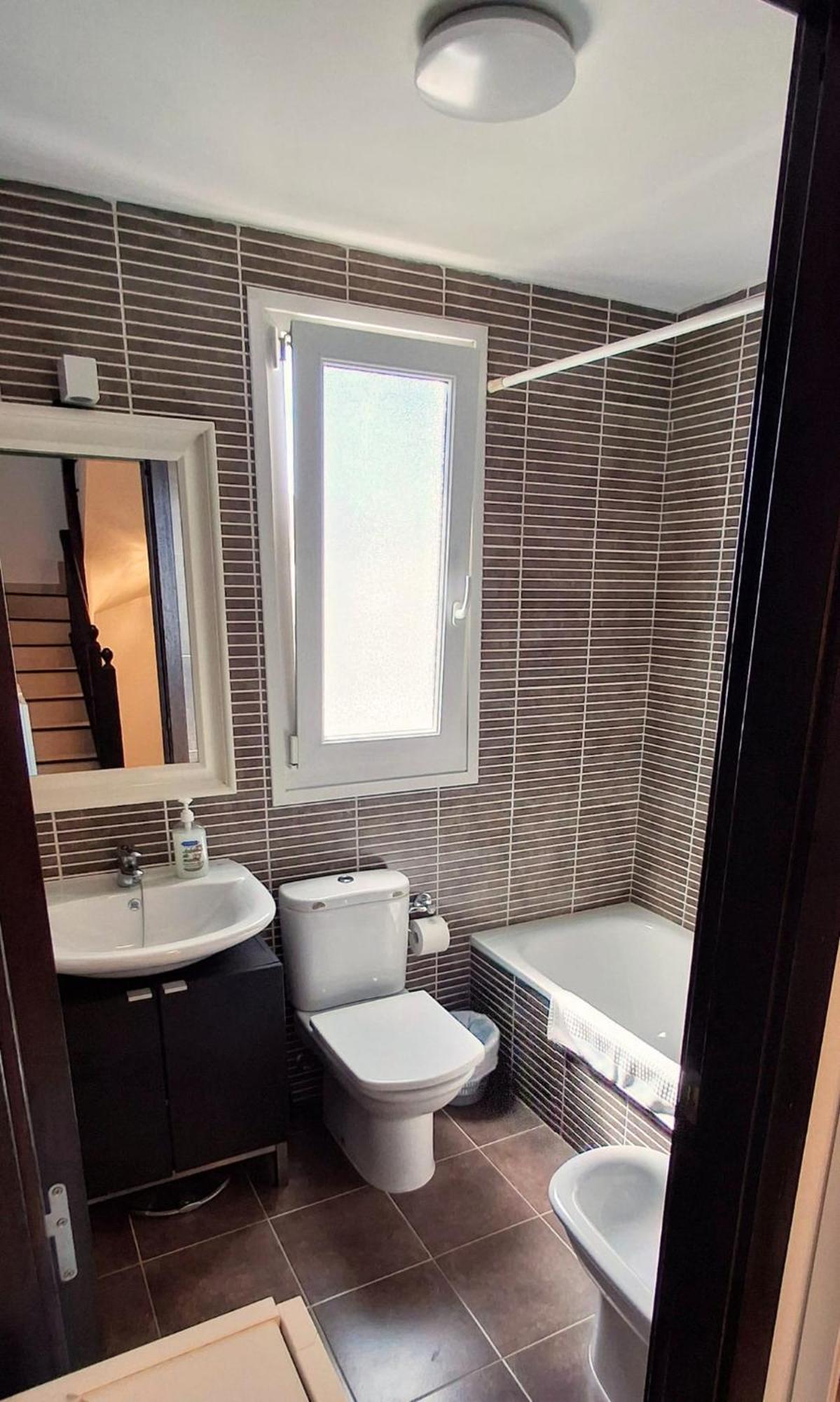 Serene Oasis: Private Pool With Hot Tub And Modern Comforts * Corralejo