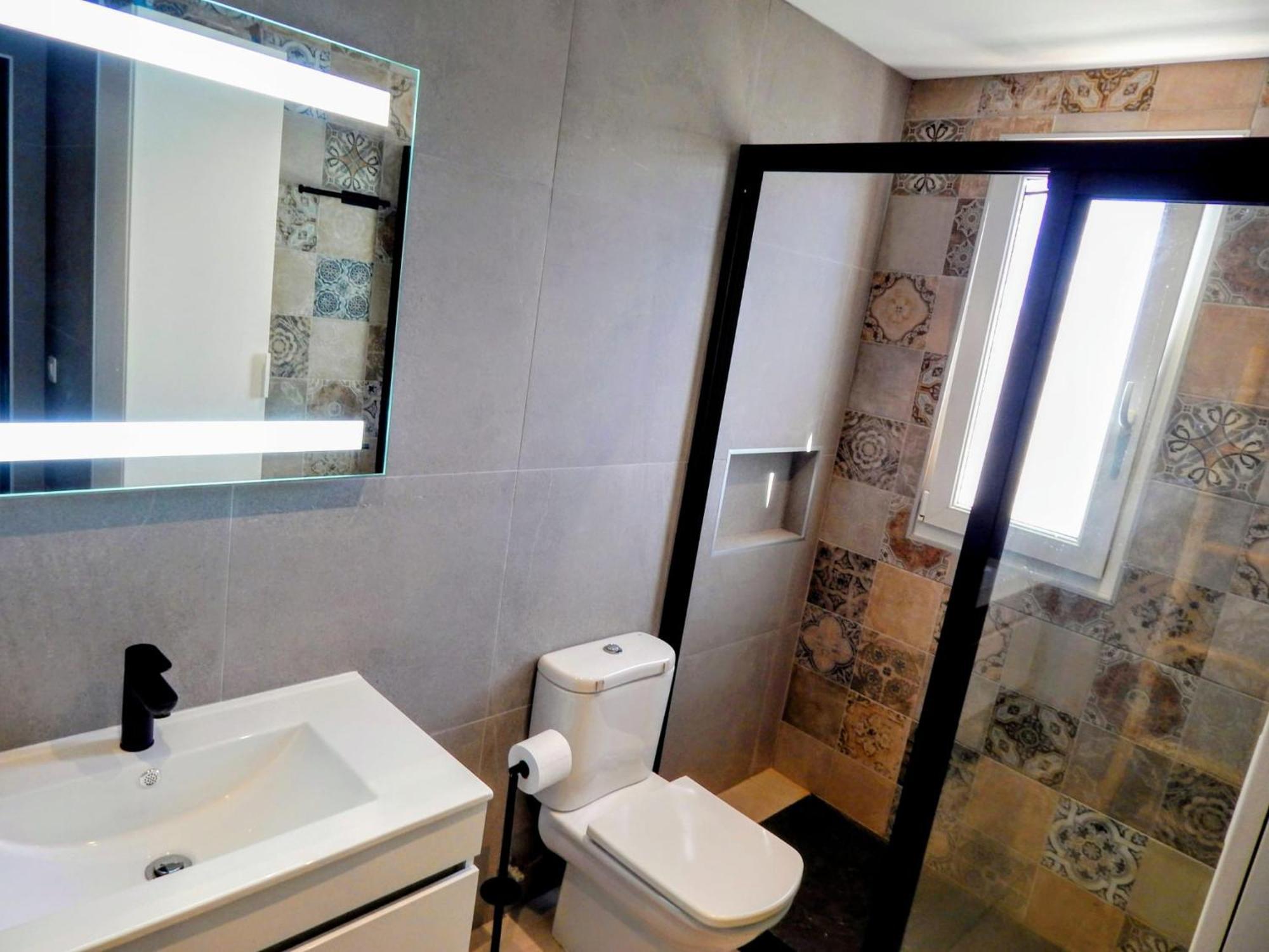 Serene Oasis: Private Pool With Hot Tub And Modern Comforts Corralejo