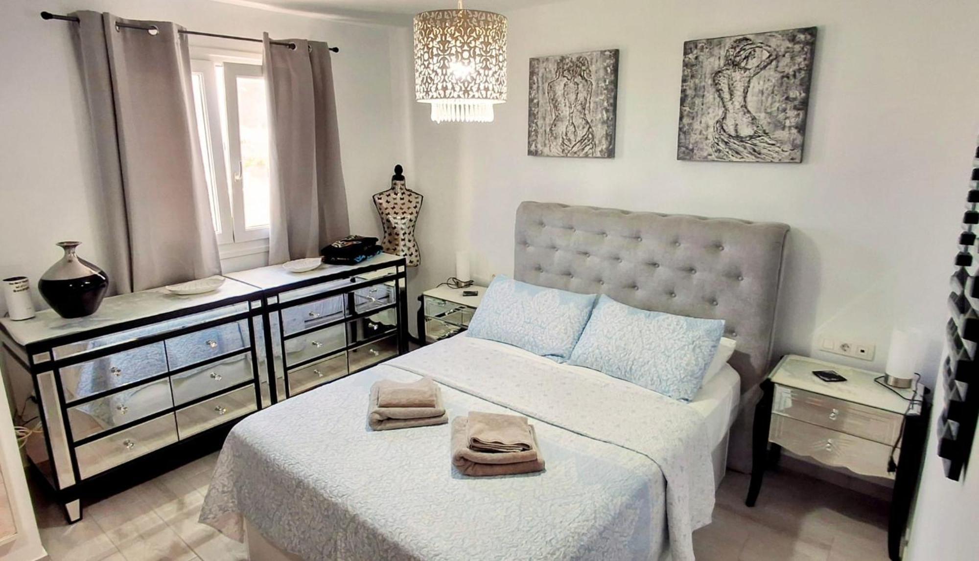 Villa Serene Oasis: Private Pool With Hot Tub And Modern Comforts