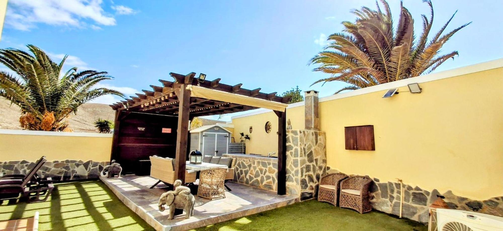 Villa Serene Oasis: Private Pool With Hot Tub And Modern Comforts *