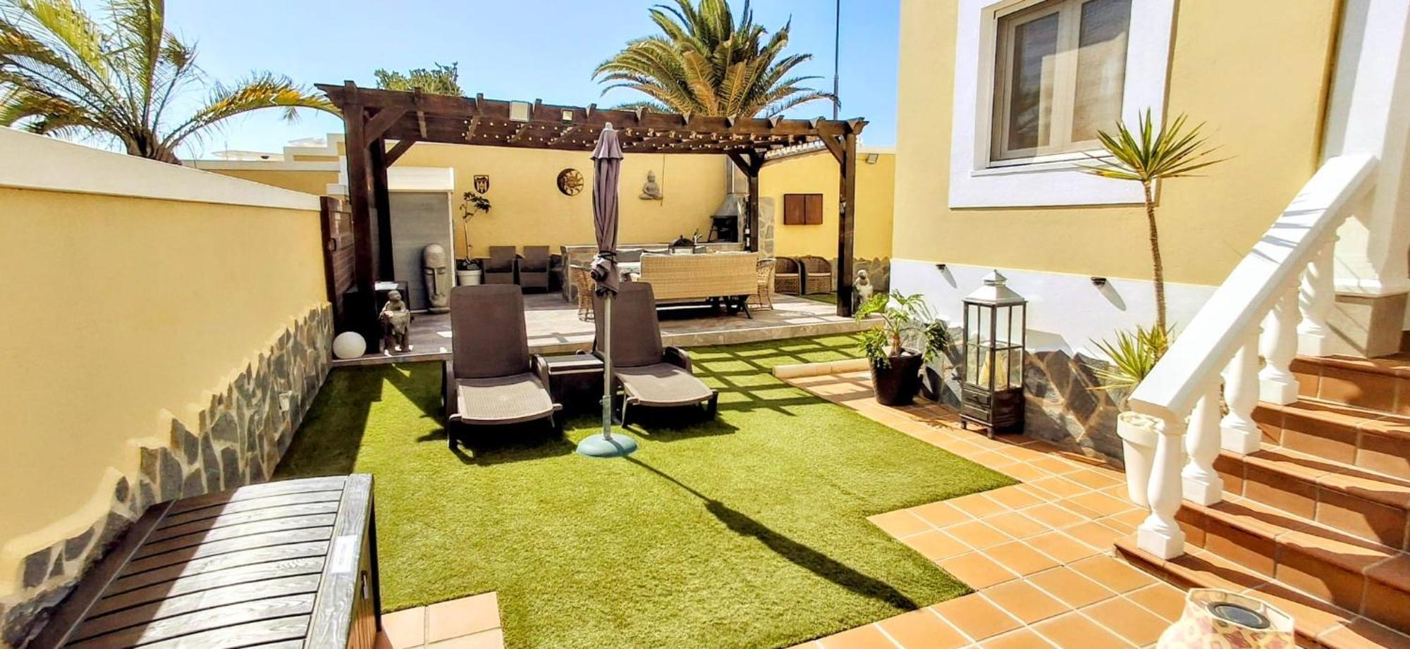 Villa Serene Oasis: Private Pool With Hot Tub And Modern Comforts *