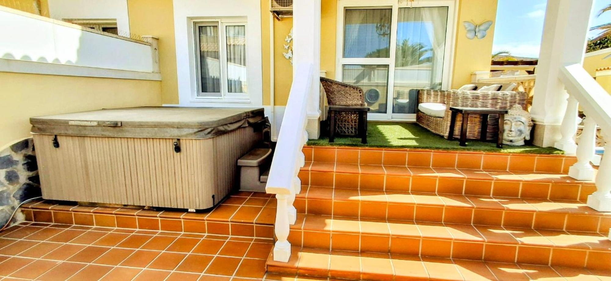 Serene Oasis: Private Pool With Hot Tub And Modern Comforts Villa Corralejo