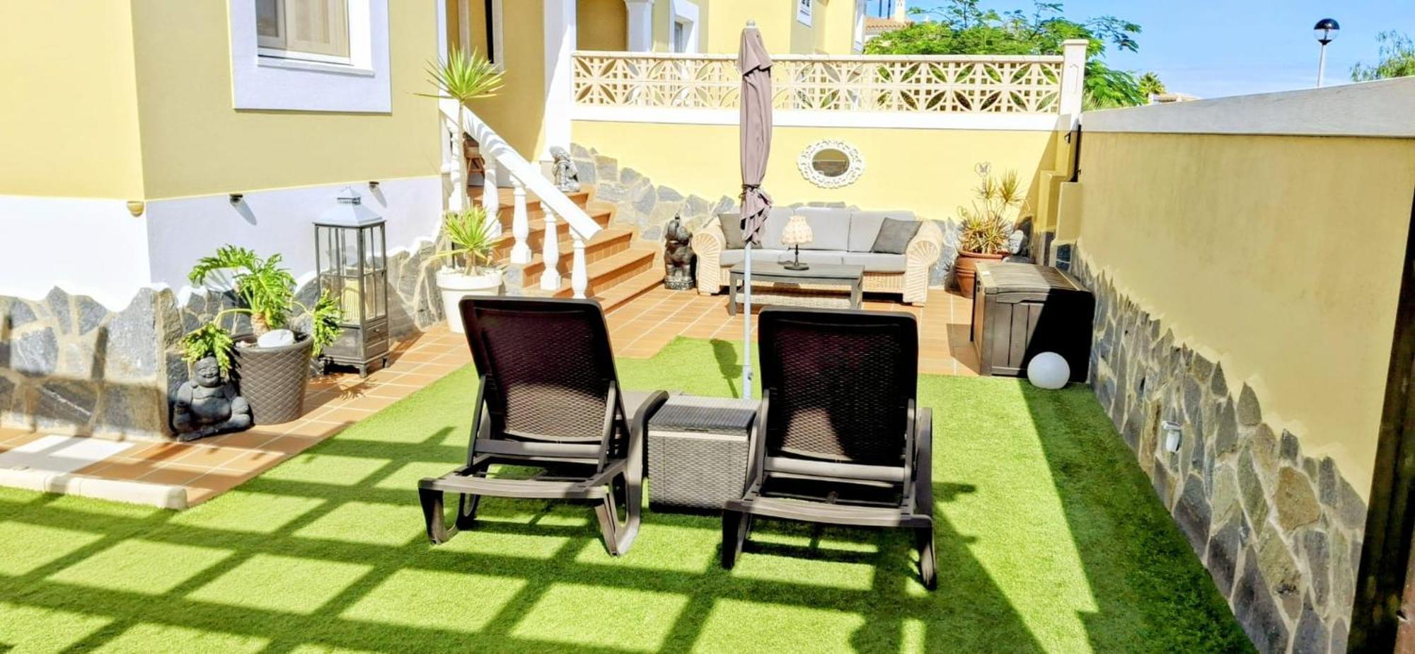 Serene Oasis: Private Pool With Hot Tub And Modern Comforts Villa *