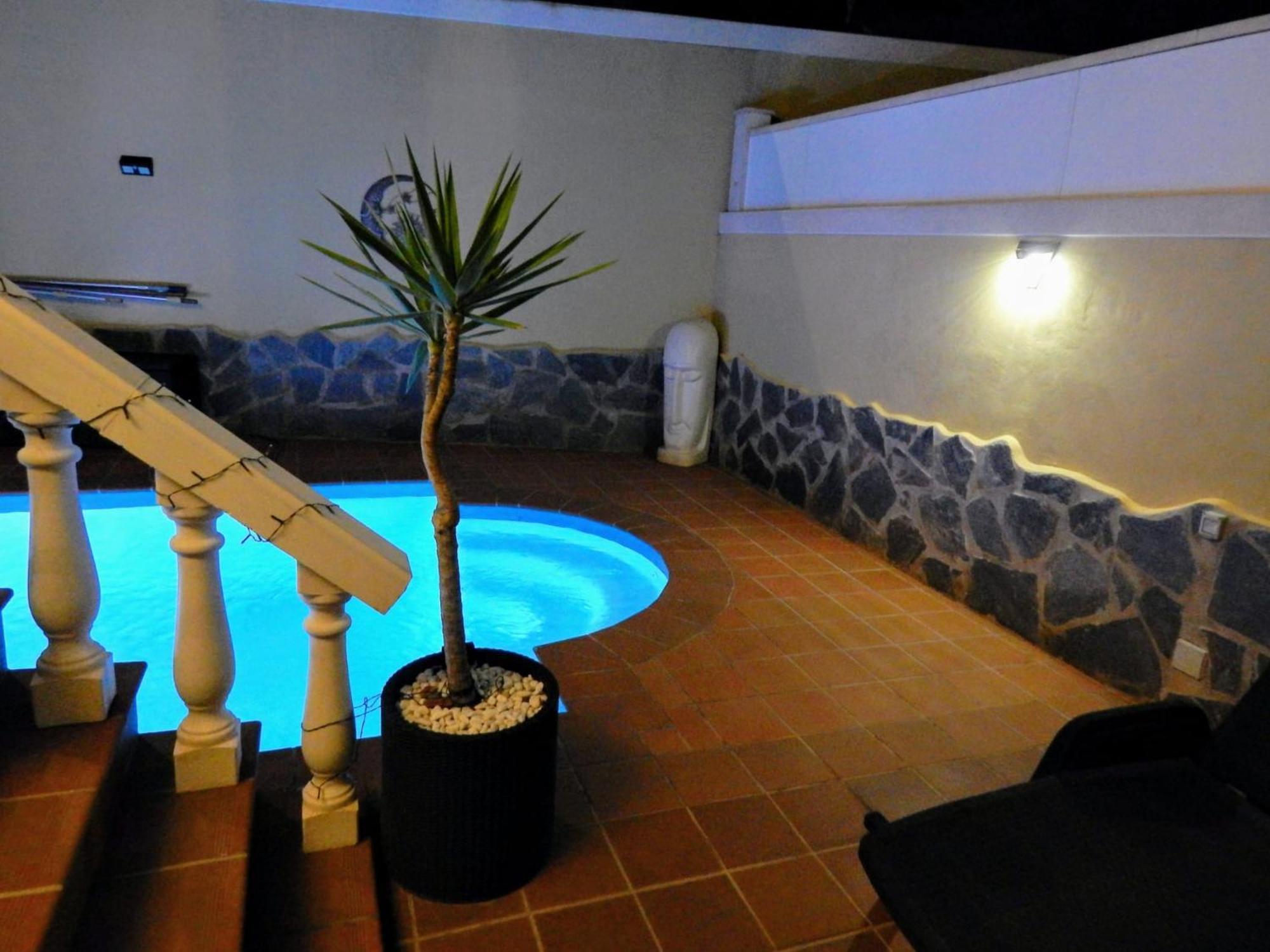Serene Oasis: Private Pool With Hot Tub And Modern Comforts * Corralejo