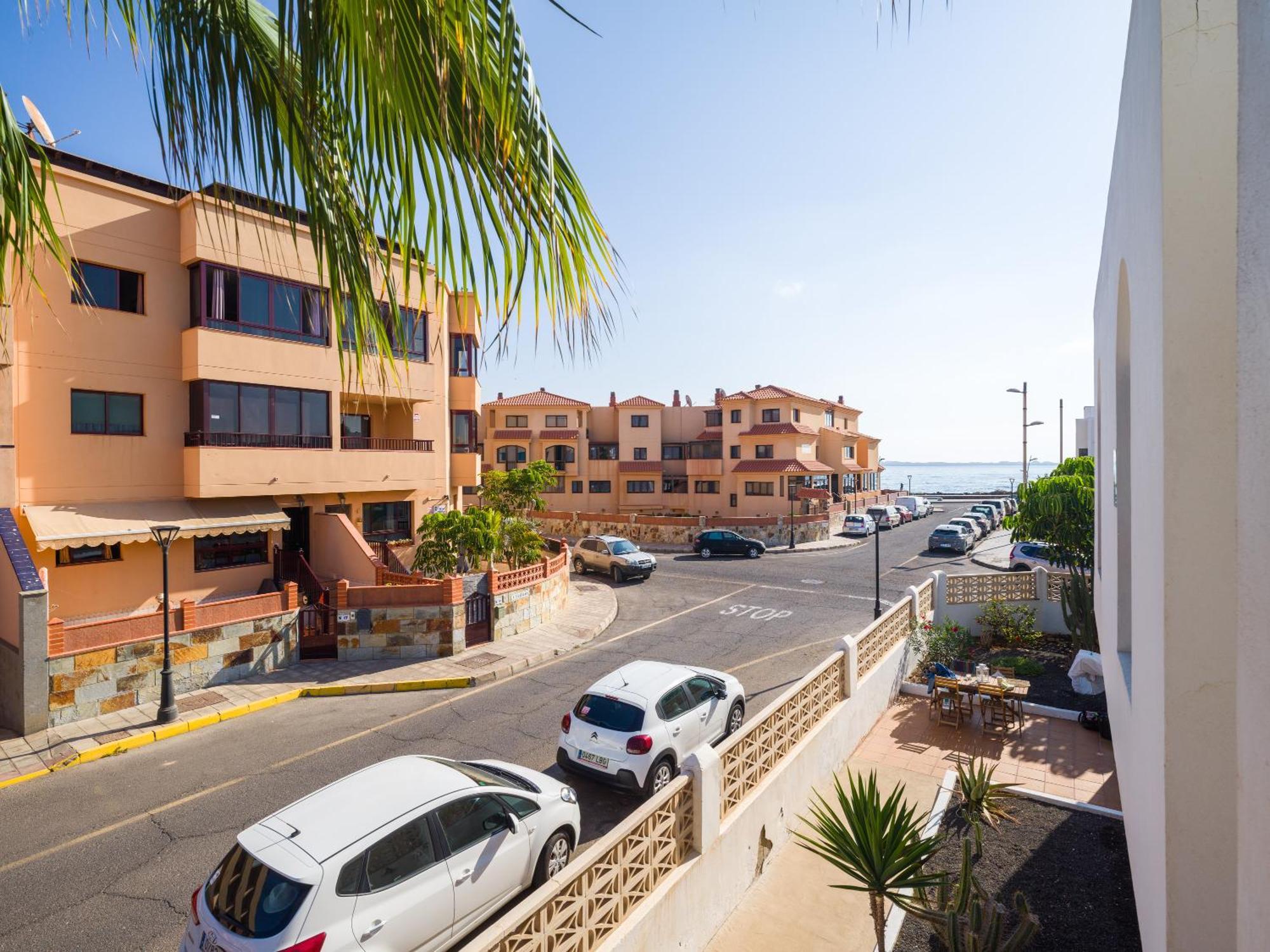 Ineika In Corralejo - Balcony & Poolside Apartment