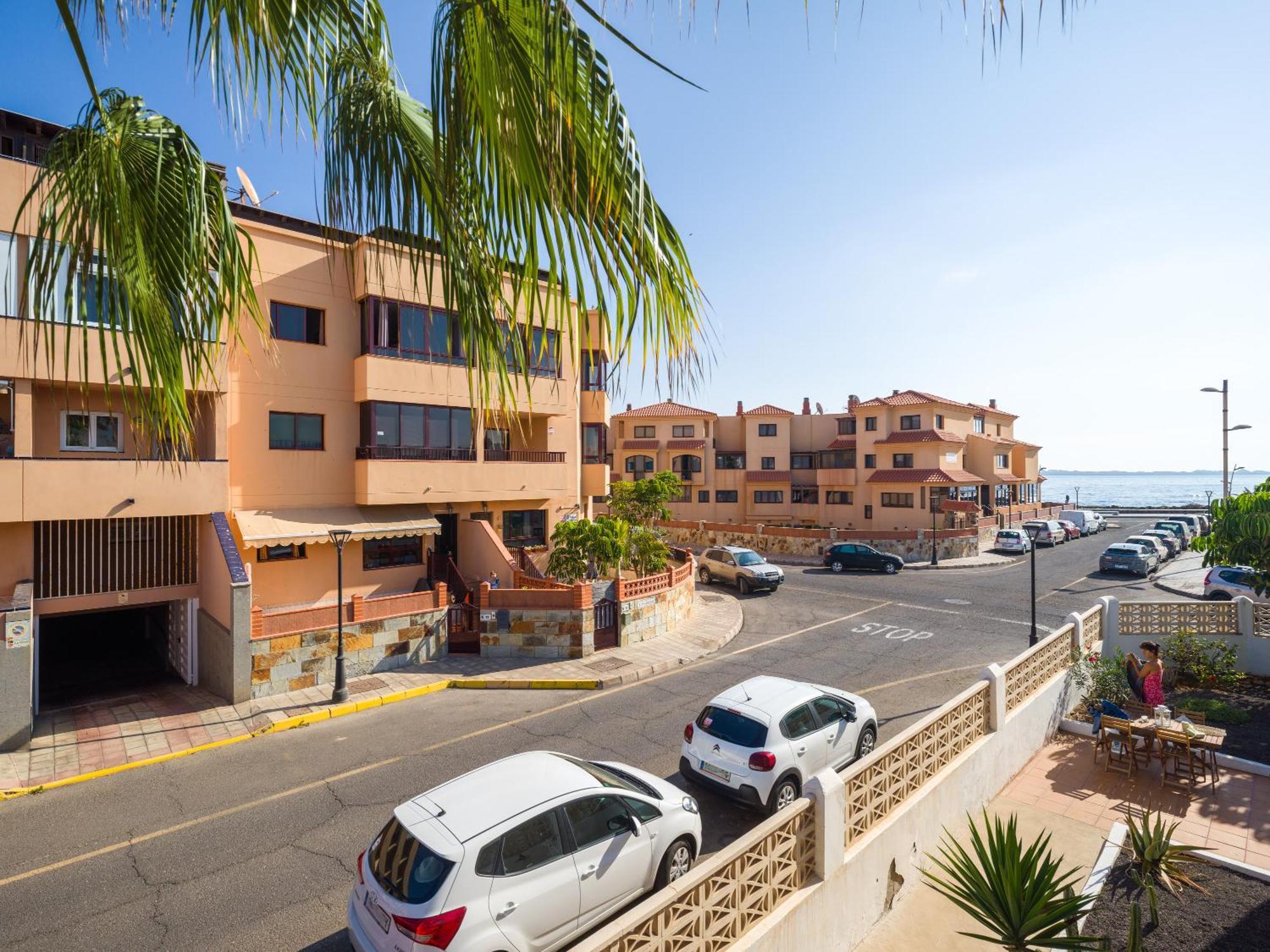 Ineika In Corralejo - Balcony & Poolside