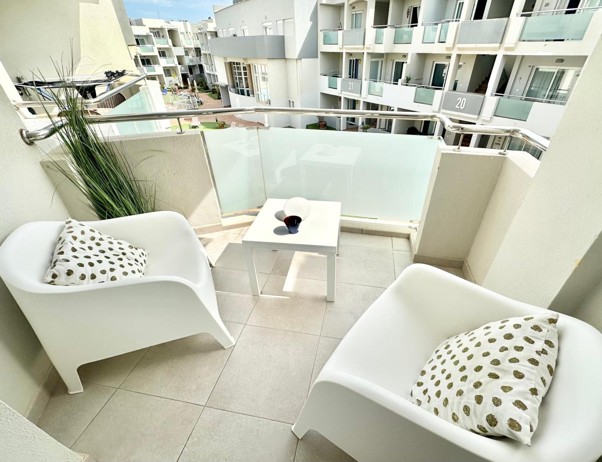 Apartment Candy Pop - Pool, 2 Terraces,desk And High Speed Internet Corralejo