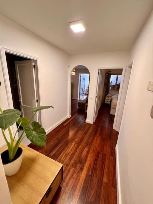 2 Bedroom Flat Close To The Sea Apartment *