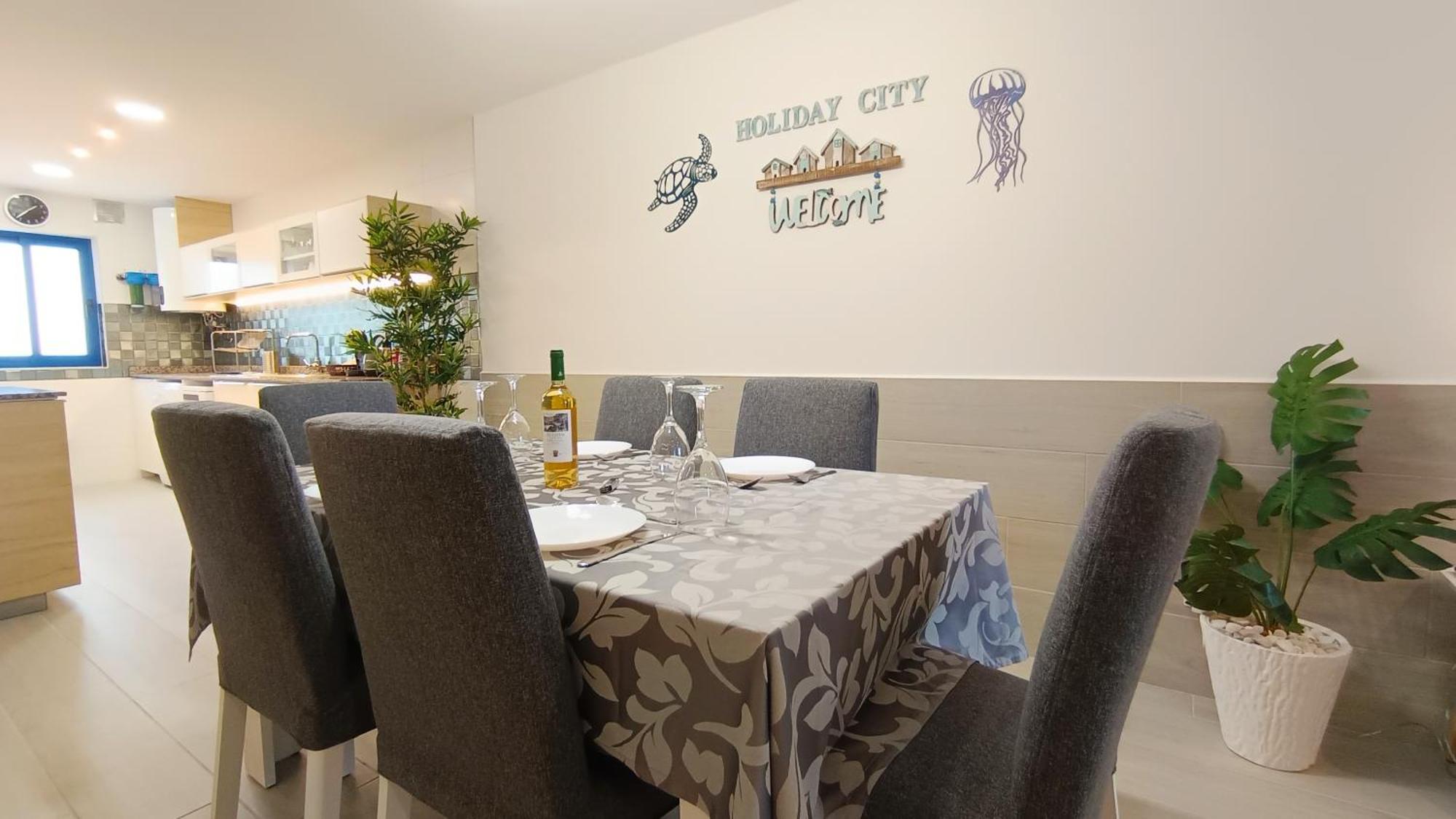 Holiday City Apartment *