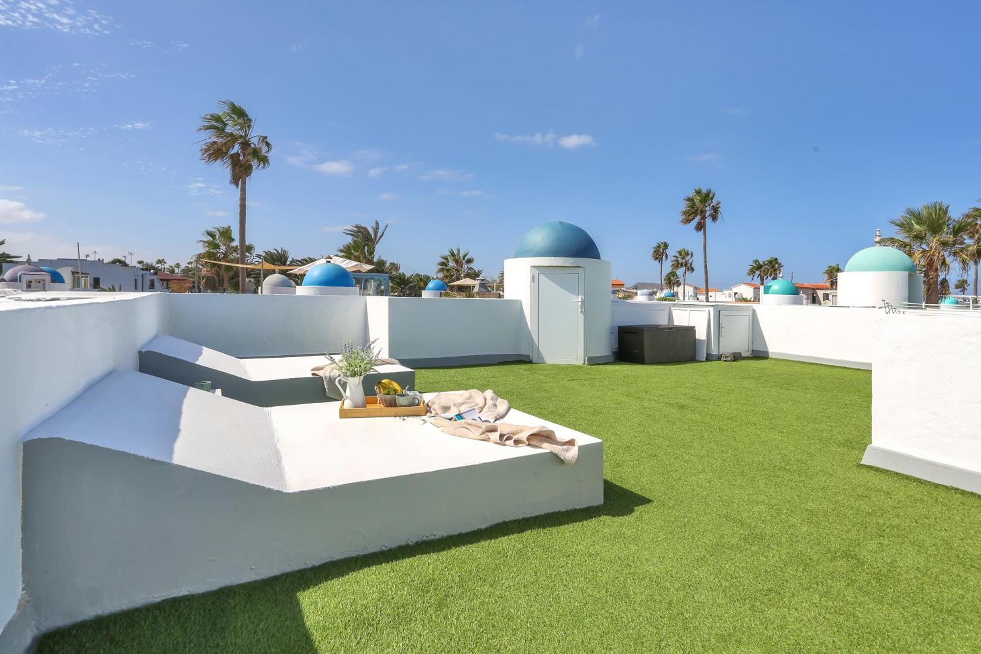 Granados 27 Beachfront Villa *