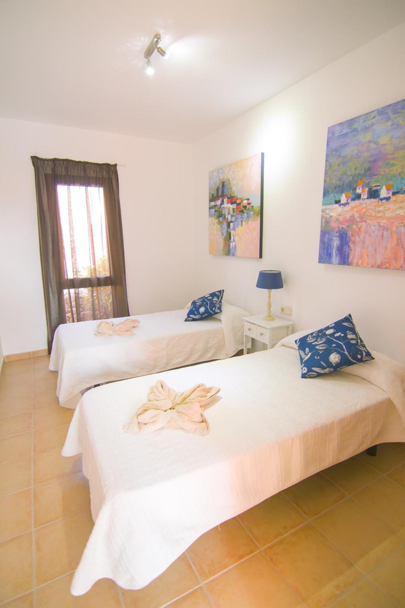 Anju De Tres Con Piscina Villa