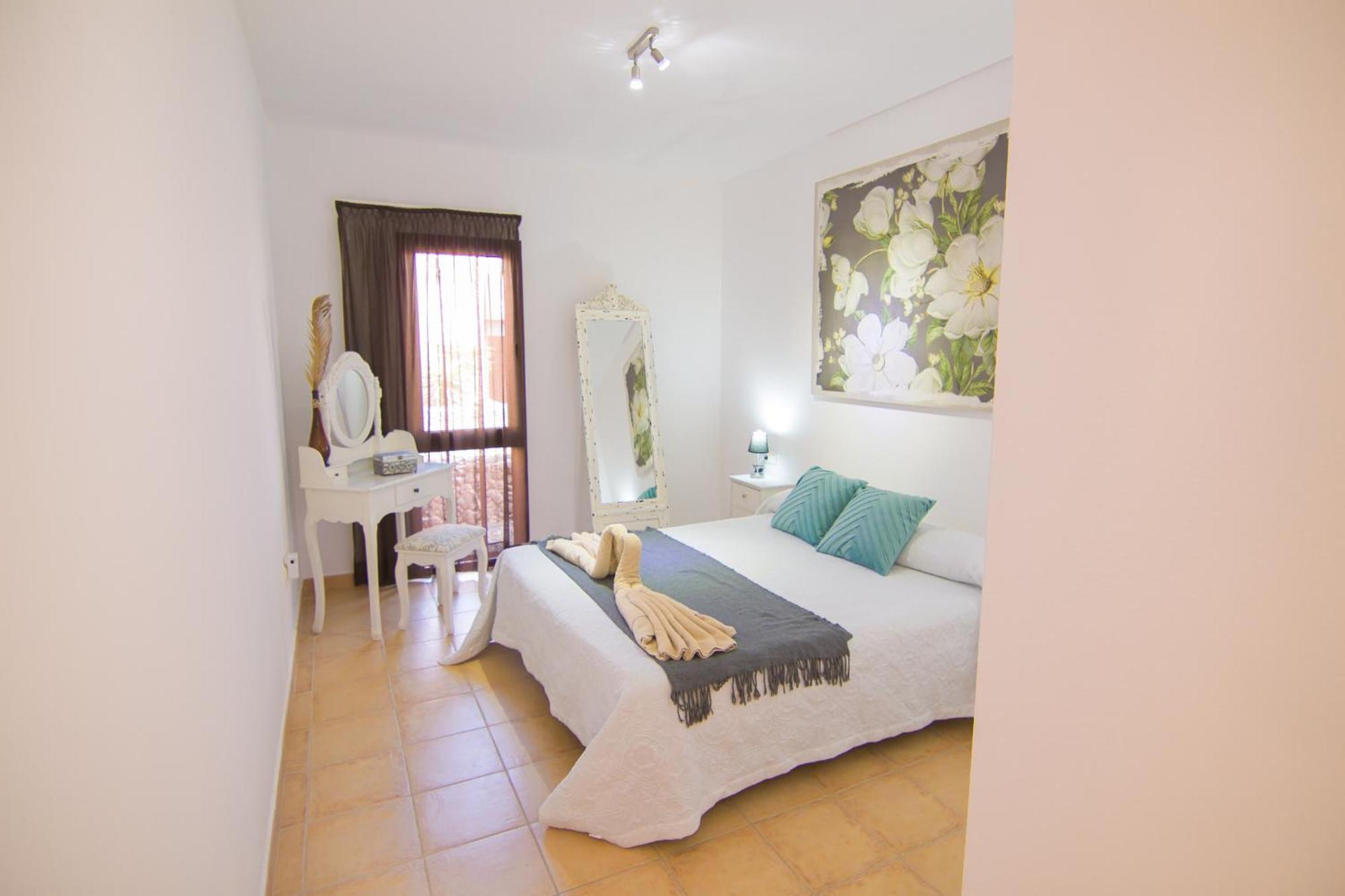 Anju De Tres Con Piscina Villa