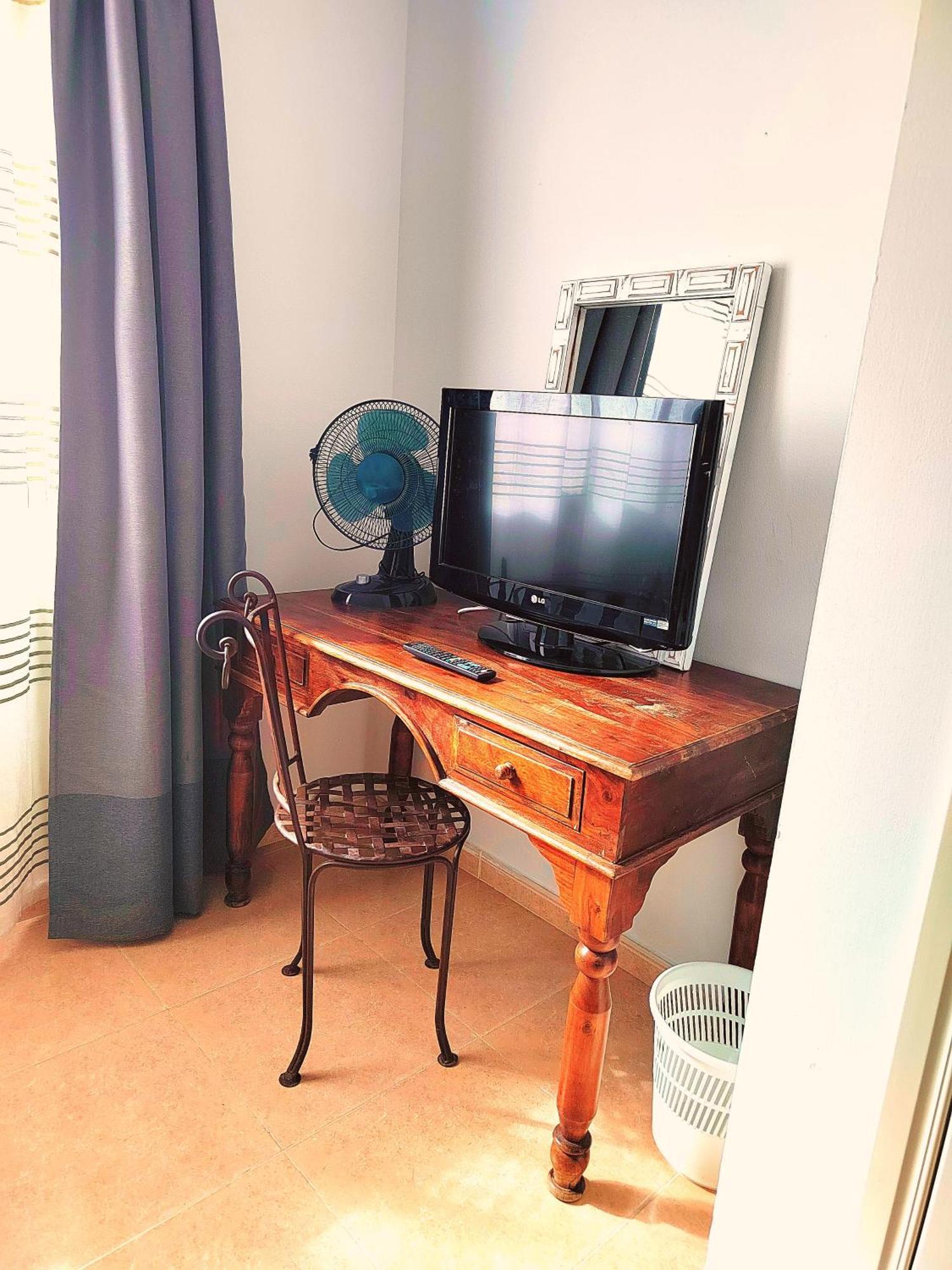 Tamarindo 28, Pool Front,free Wifi * Corralejo