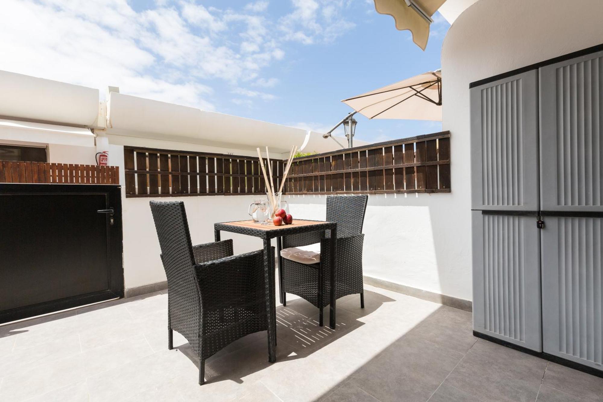 Home2book Oceans Of Calm Apt, Terrace & Pool Apartment