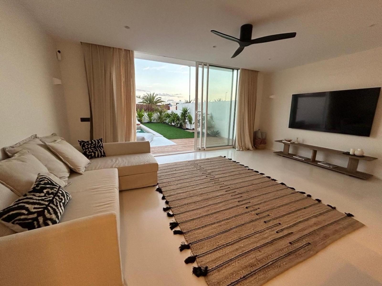 Casa Damar With Sea View & Heated Pool Corralejo