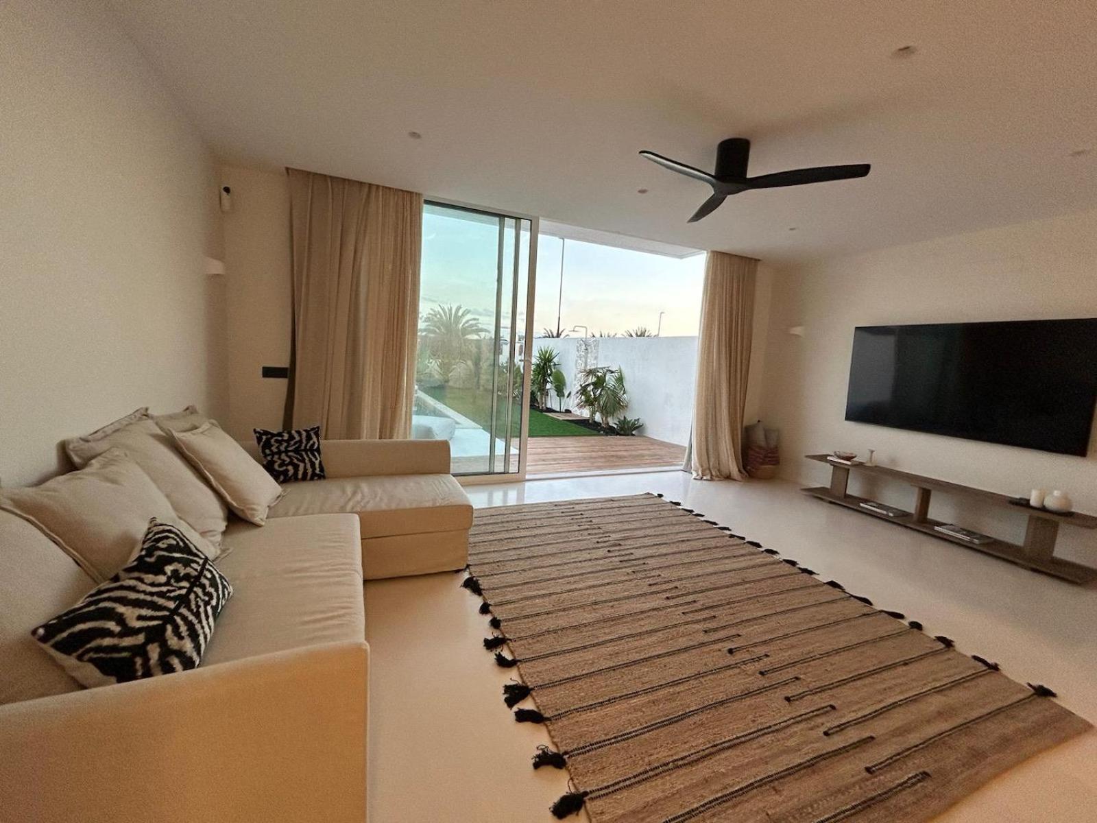 Casa Damar With Sea View & Heated Pool Corralejo