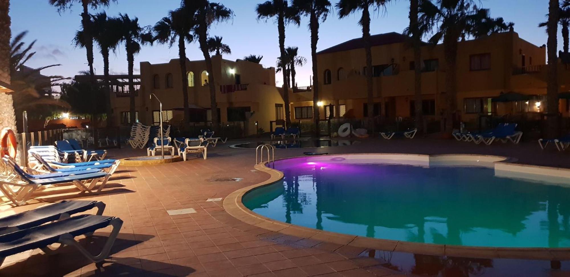 With 3 Swimming Pools Wifi Apartment