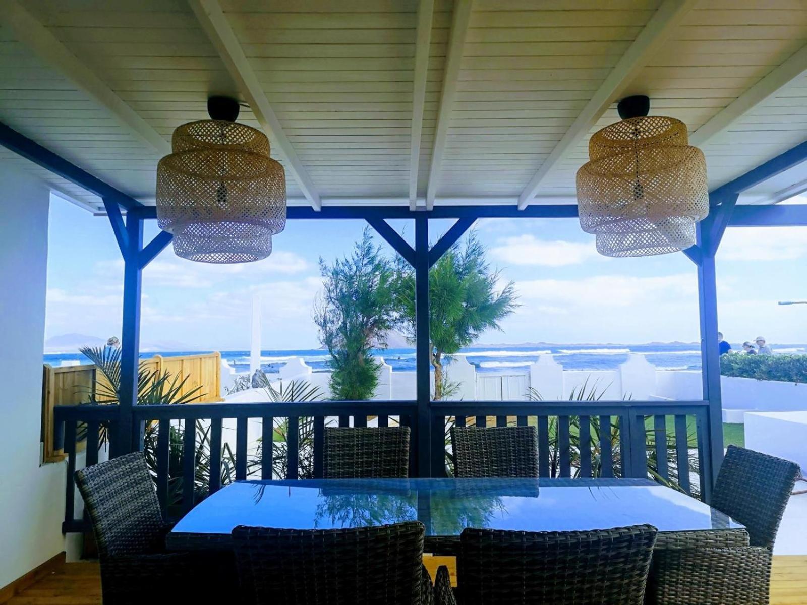 Holiday home Casa Dalia, Frontbeach, Piscina,