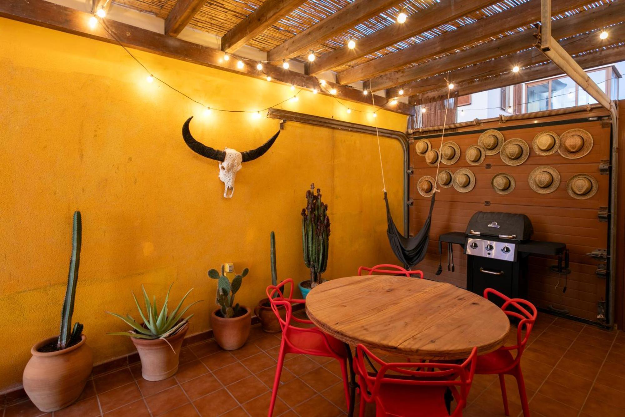 Casa Calderon Hondo, Design, Views And Poll Lajares Holiday home *