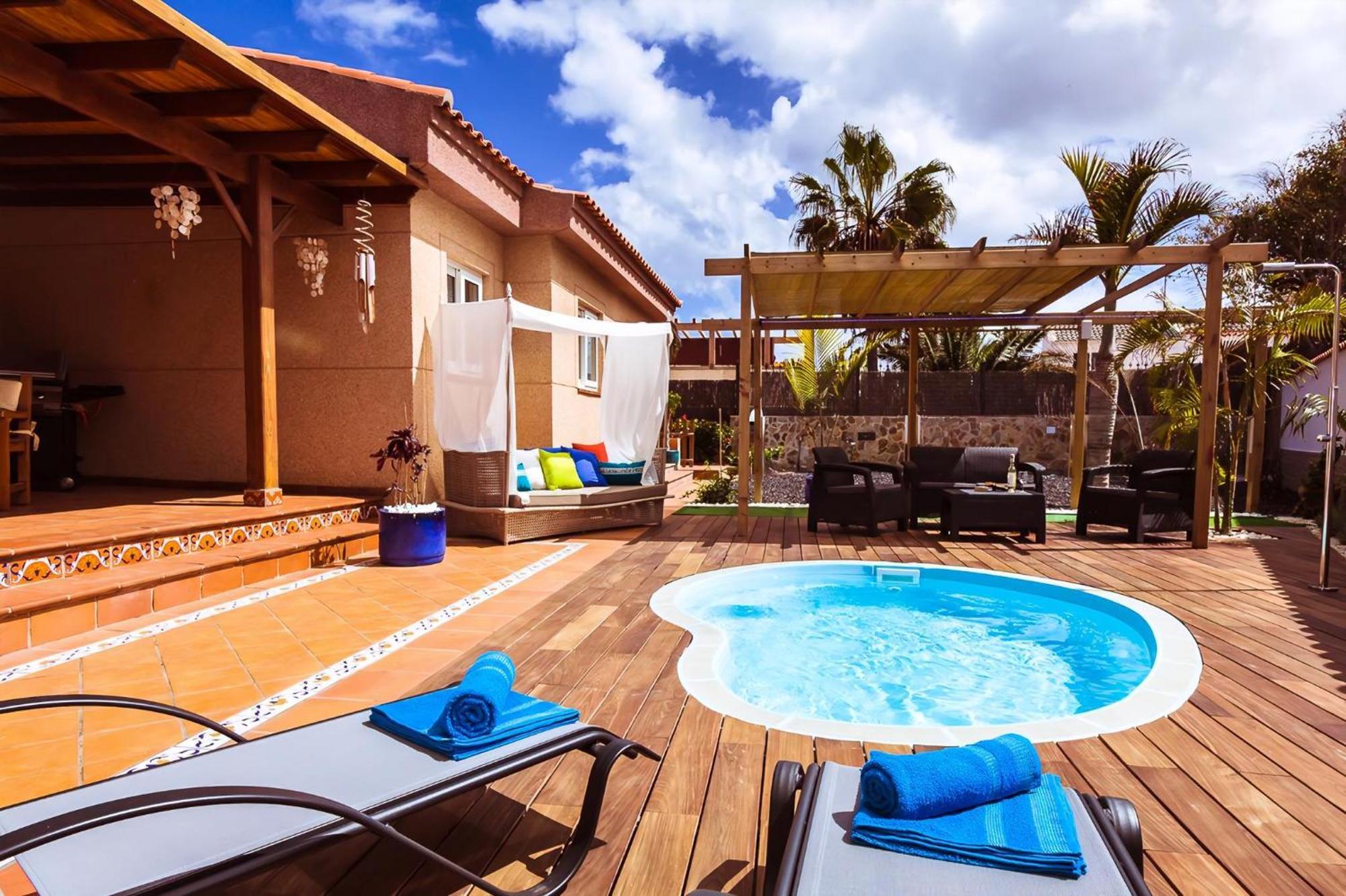 Strandnahes Hibiscus Mit Privatem Pool Corralejo