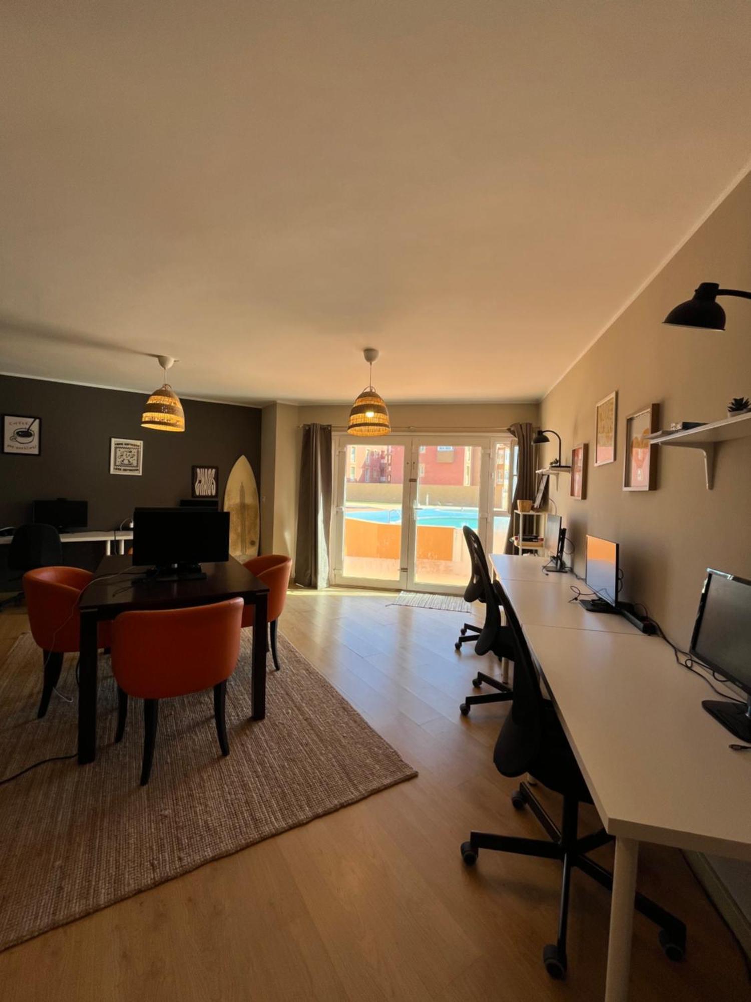 Banama Coliving & Coworking, Surf & Yoga - Casa Roja *