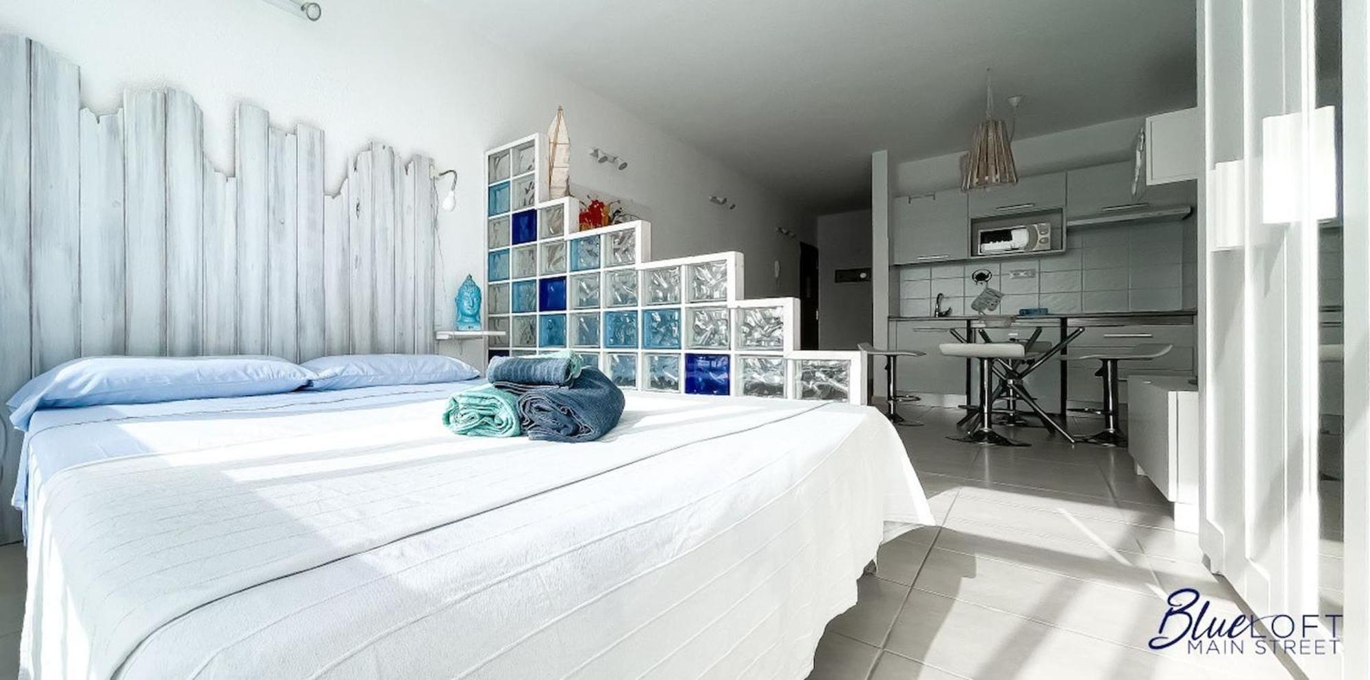 Blue Loft En Main Street By Rentalfue