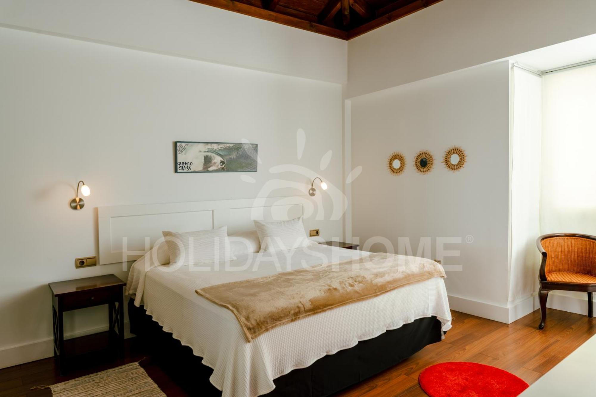 Oasis Beachfront By Holidays *