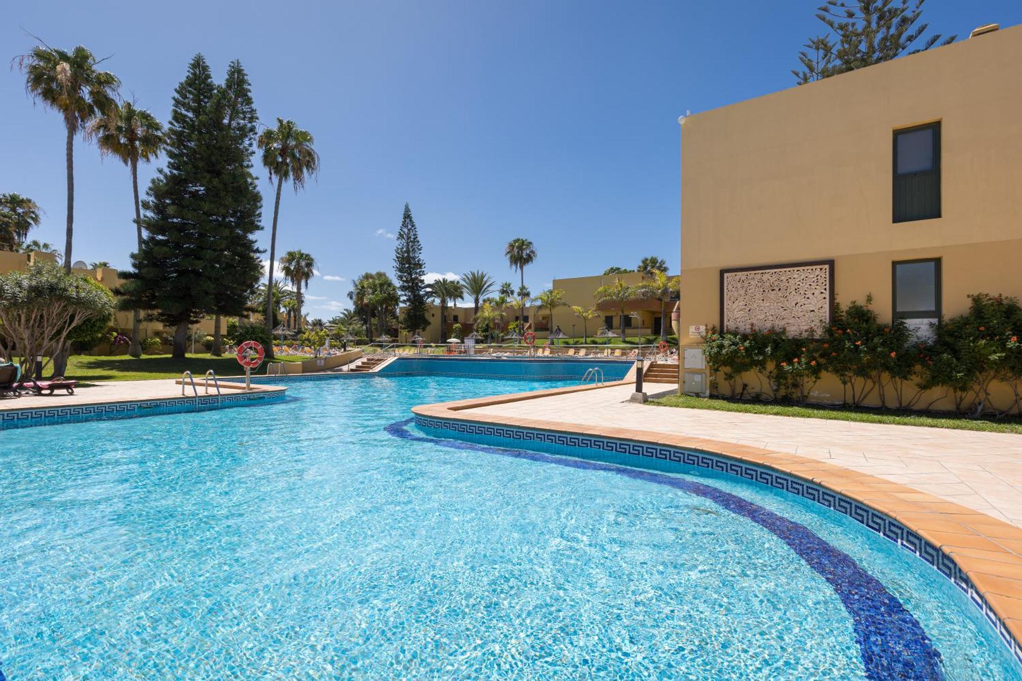 Home2book Pool & Tennis Court Cozy Apt,