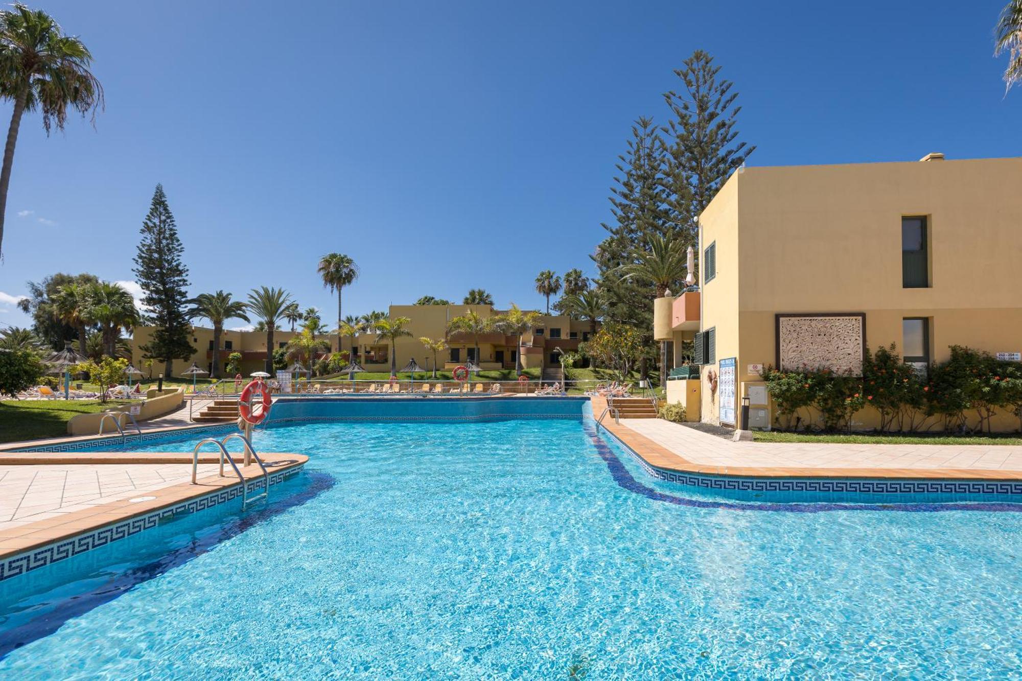 Apartment Home2book Pool & Tennis Court Cozy Apt, *