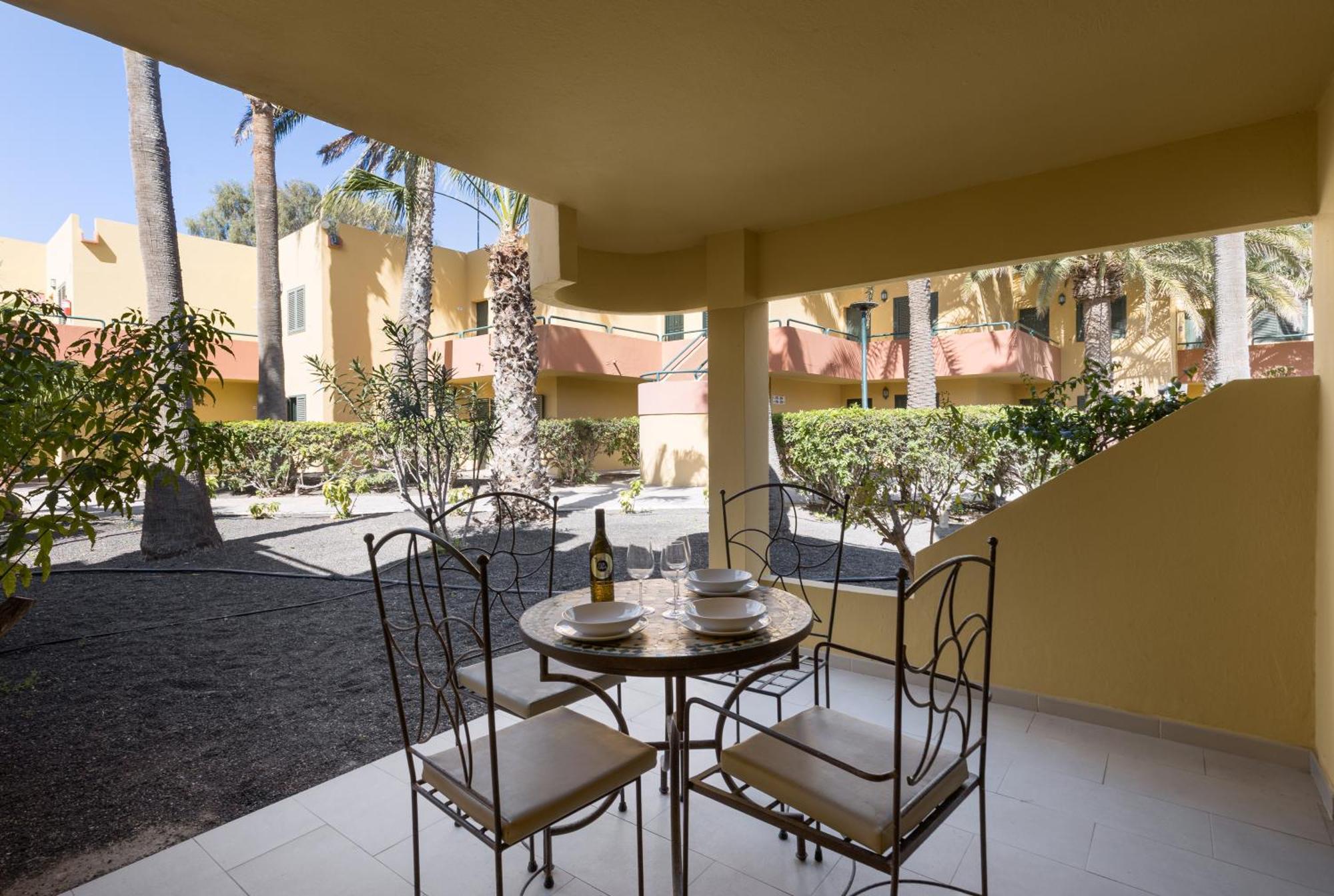 Home2book Pool & Tennis Court Cozy Apt,