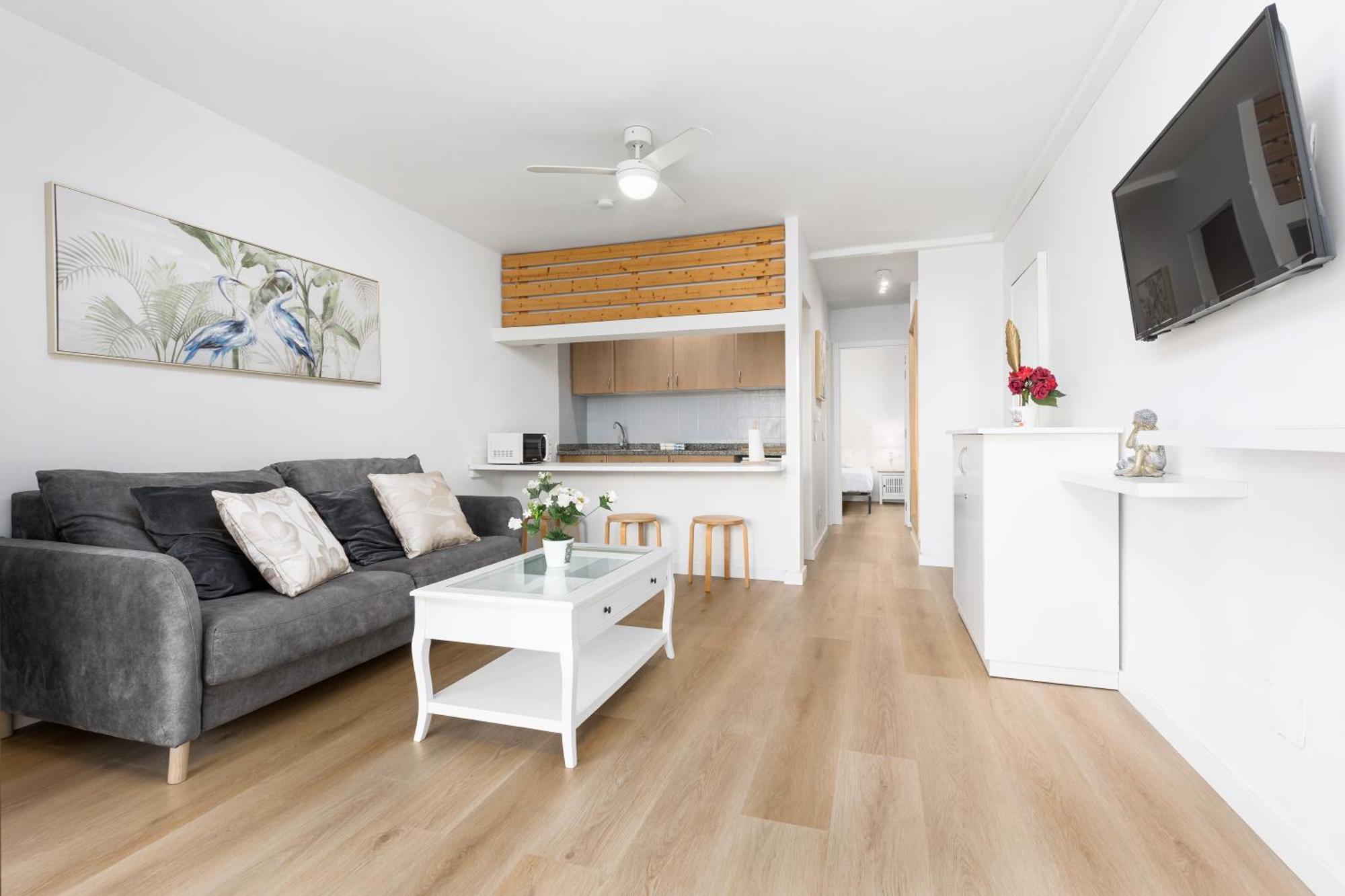 Home2book Pool & Tennis Court Cozy Apt, *