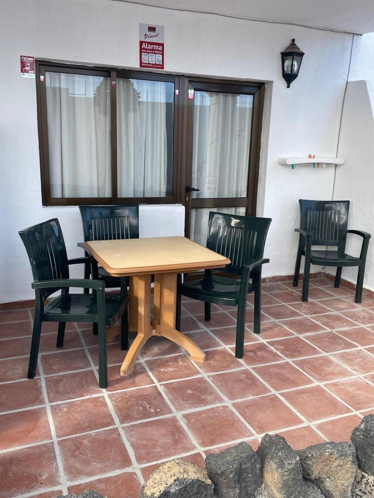 Buena Pace - Lovely In Apartment