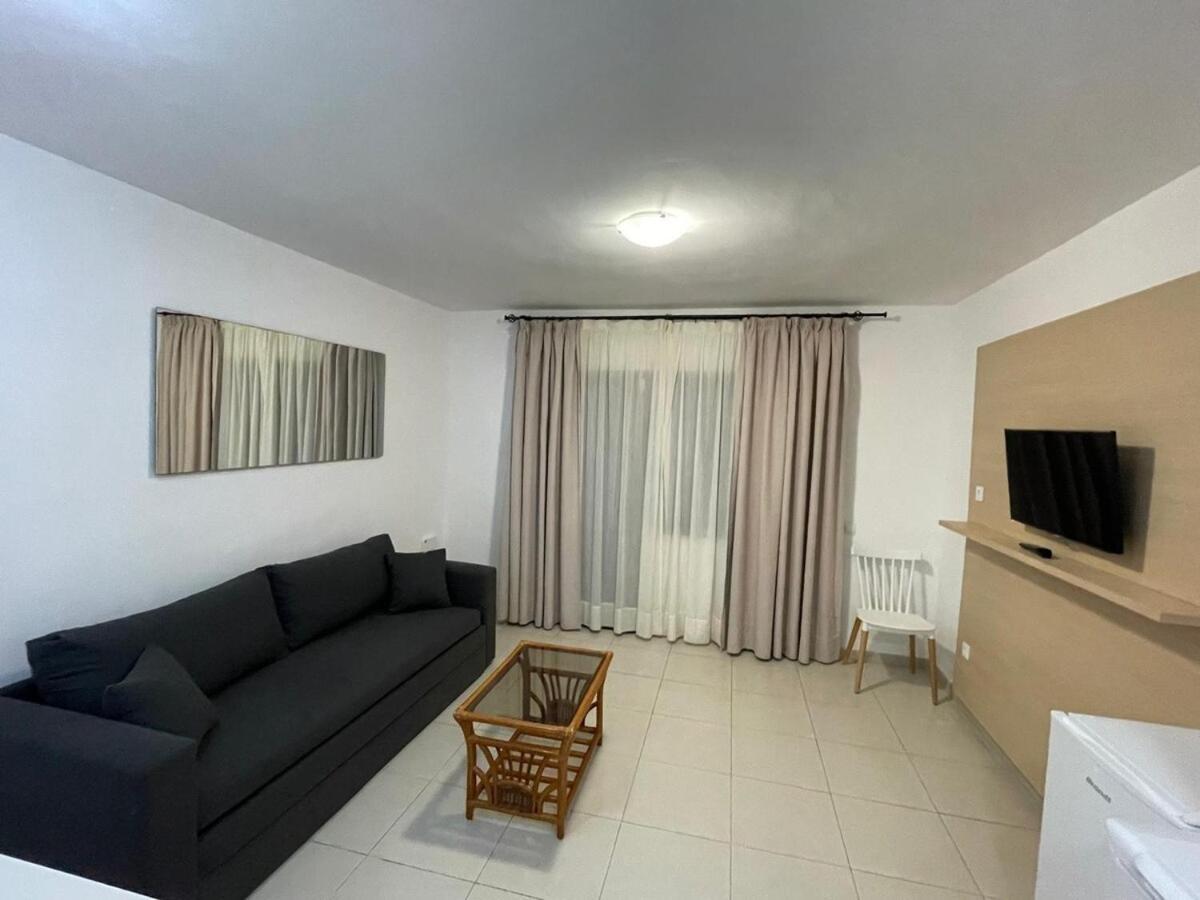 Buena Pace - Lovely In Apartment