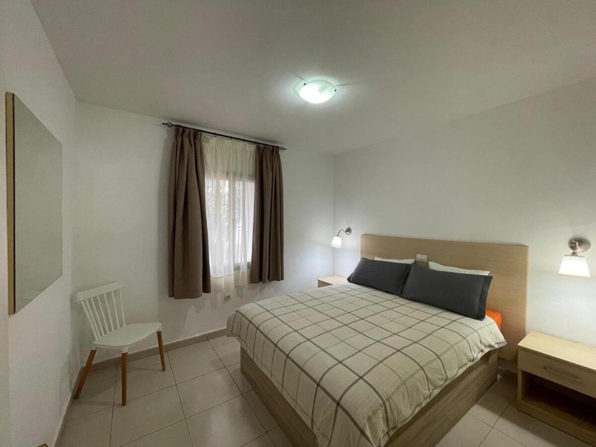 Buena Pace - Lovely In Apartment