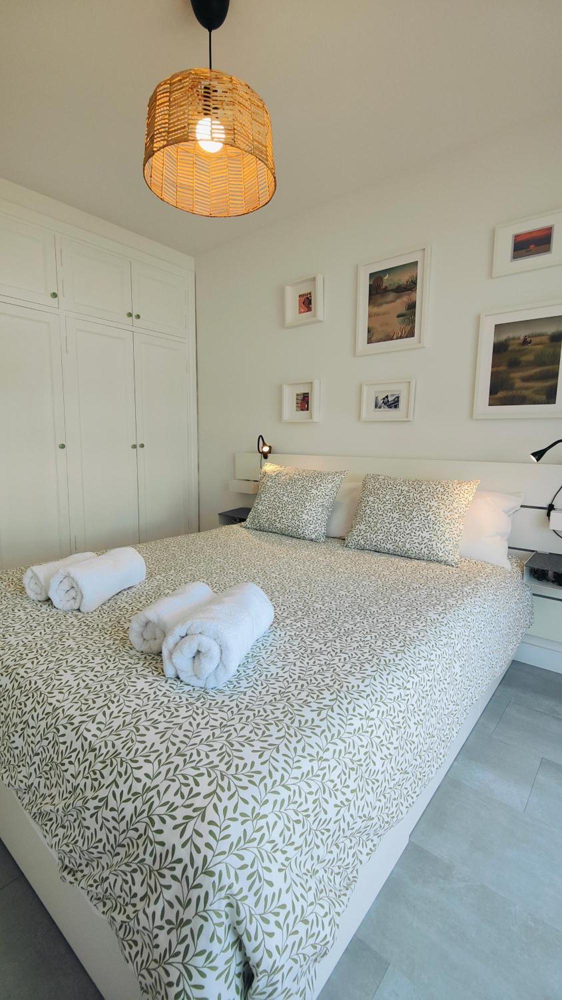 Arena Home, Chic & Sea View Apartment