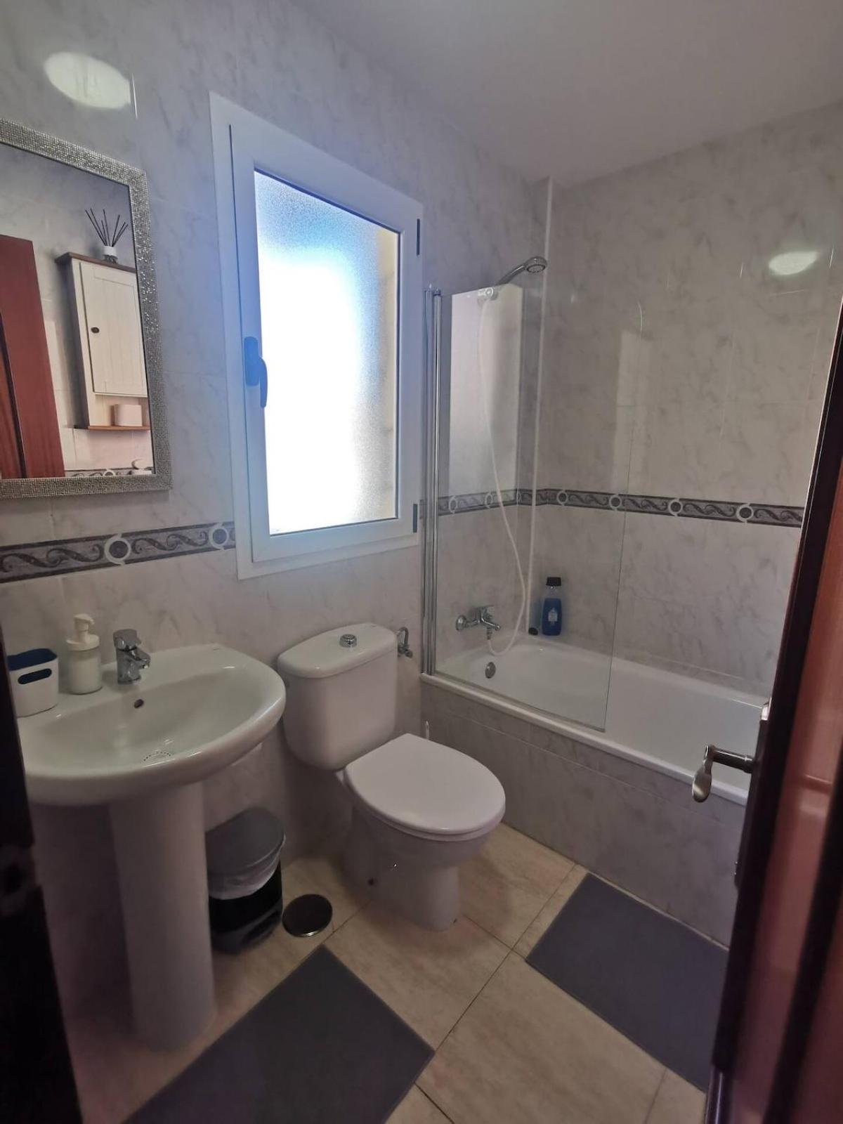 Holiday home Modern And Spacious 3 Bedroom House In *