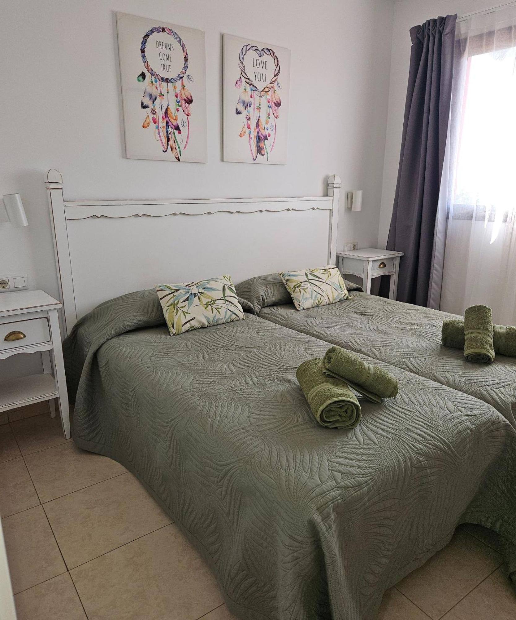 With 3 Swimming Pools Wifi Apartment