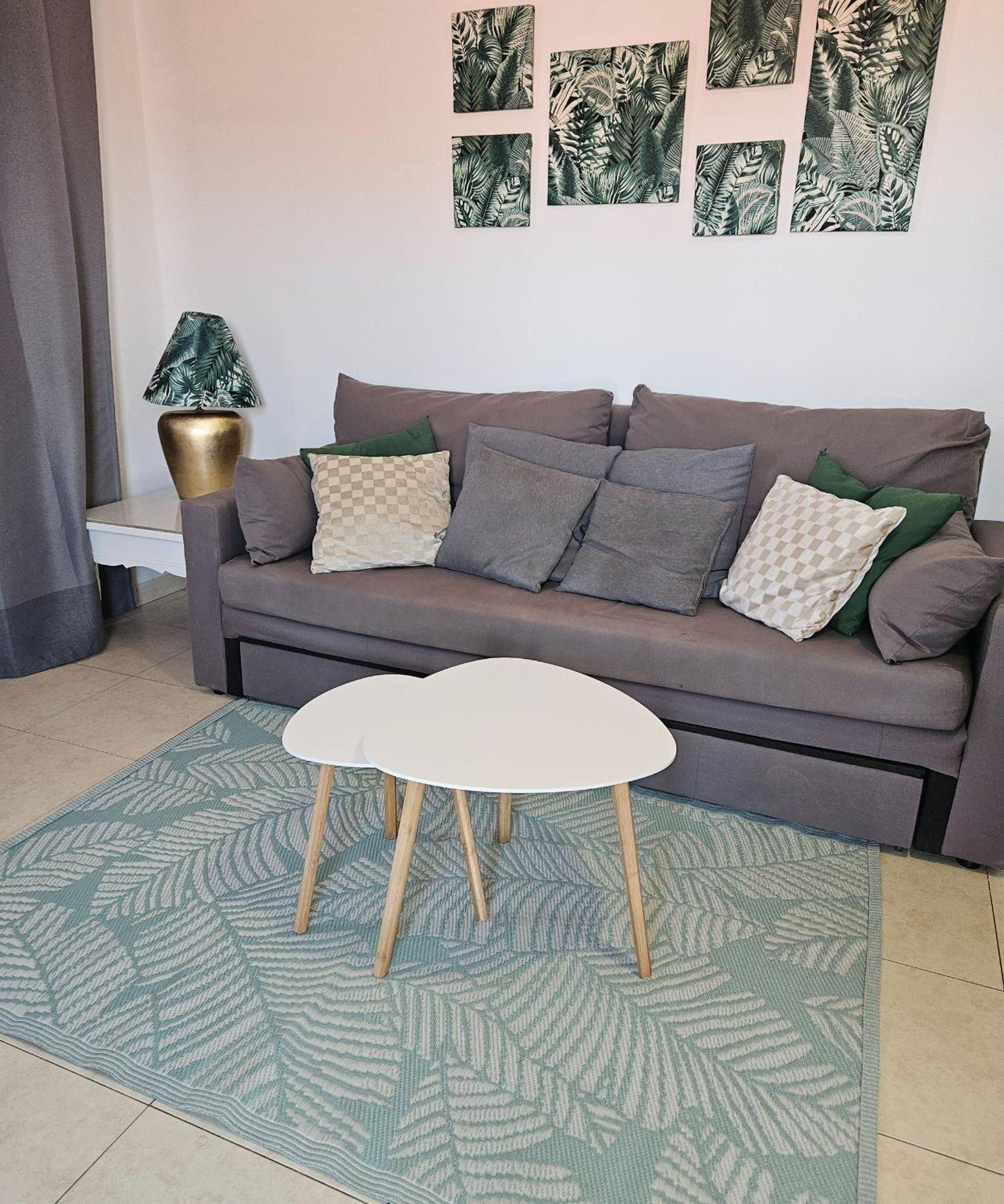 With 3 Swimming Pools Wifi Apartment