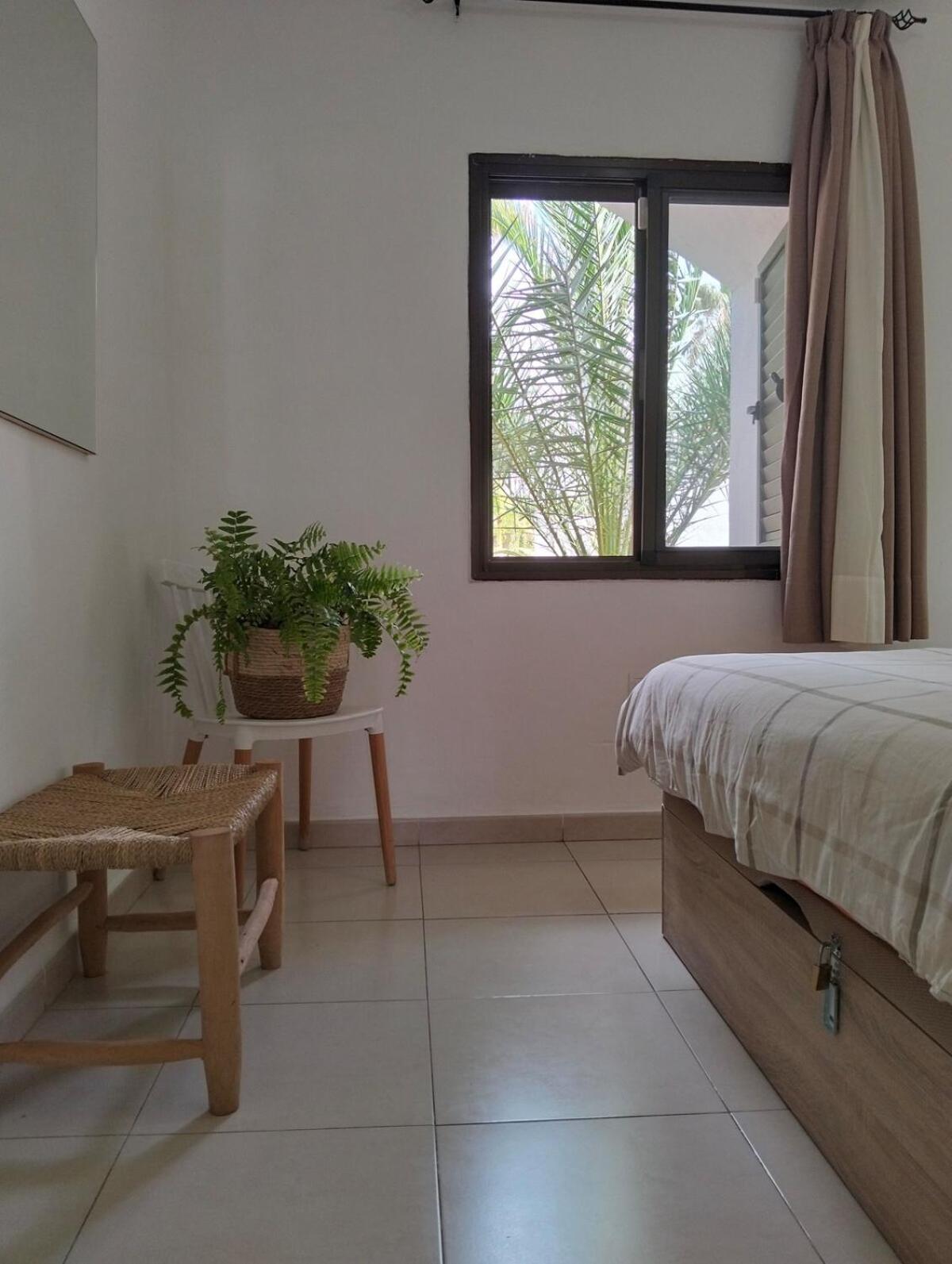 Buena Pace - Lovely In Apartment