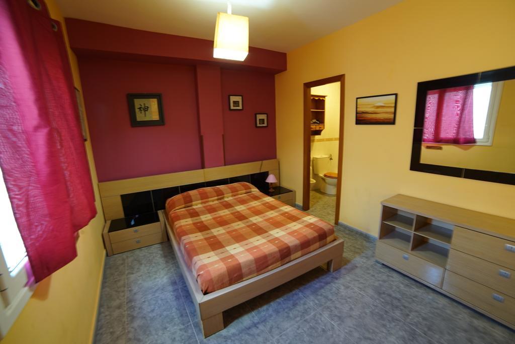 Lorenzo's Bed & Surf Apartment *