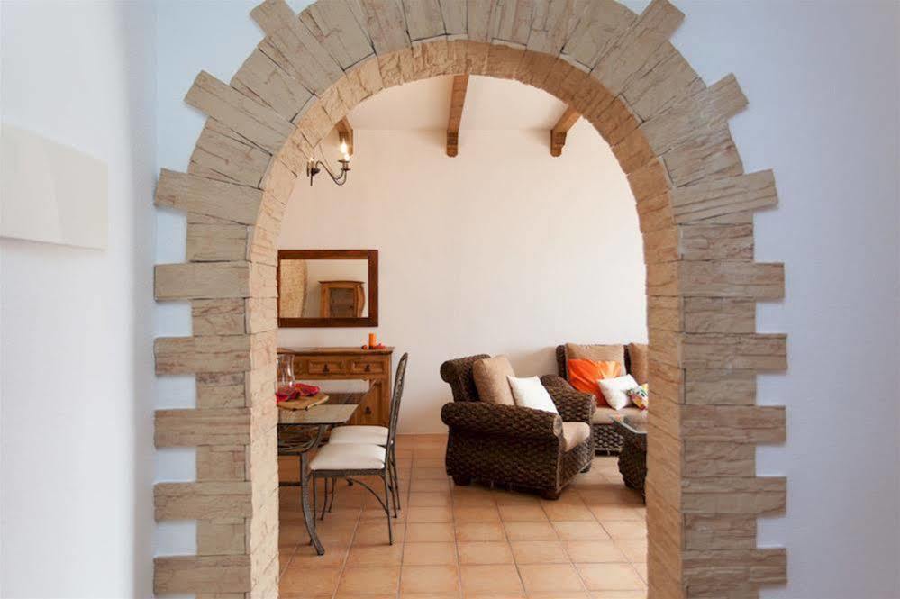 Luz Villa *