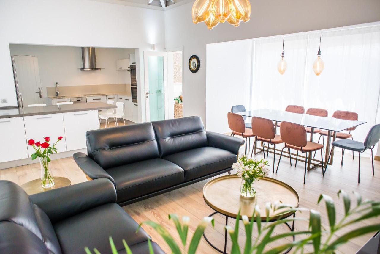 Villa Luxury 'la Bonita' With Private Heated Pool, Bbq & Free Wifi- Suiteable For Familiesfriends Corralejo