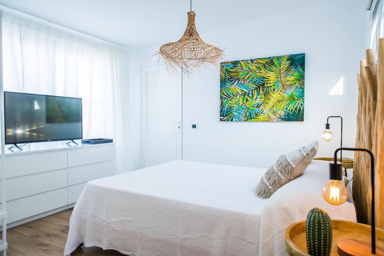 Luxury 'la Bonita' With Private Heated Pool, Bbq & Free Wifi- Suiteable For Familiesfriends Villa Corralejo