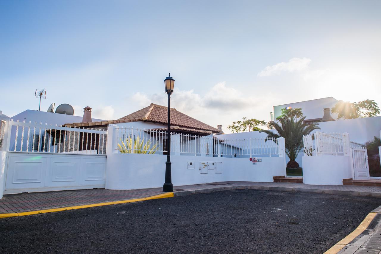 Villa Luxury 'la Bonita' With Private Heated Pool, Bbq & Free Wifi- Suiteable For Familiesfriends