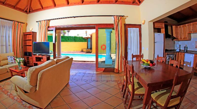 Brisas Del Mar Apartment *
